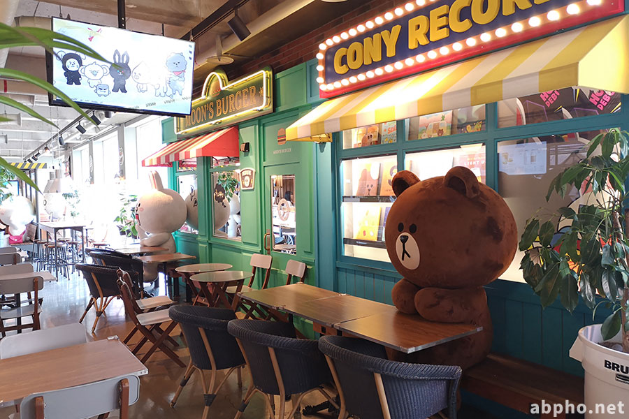 LINE FRIENDS STORE 梨奏院店